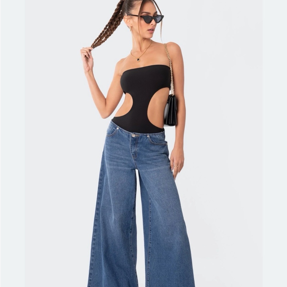 Edikted Vivie Ribbed Cut Out Bodysuit Black